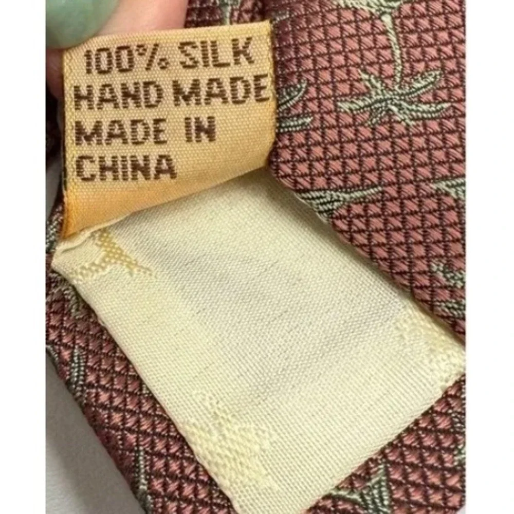 Tommy Bahama Burgundy 100% Silk Palm Tree Pattern Hand Made Mens Neck Tie